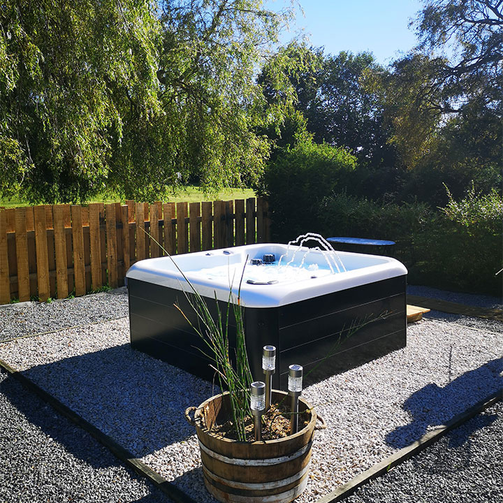 Le domaine de Coat Rogan, le Jacuzzi extérieur